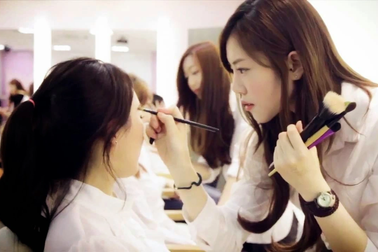 Chi vài trăm triệu đồng làm đẹp, tôi vẫn không có ai yêu