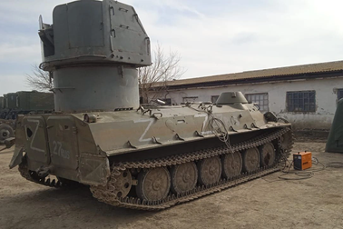 Nga lắp hải pháo hơn 80 tuổi lên xe bọc thép tại Ukraine