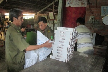 Bắt quả tang vụ tàng trữ hàng ngàn gói thuốc lá ngoại nhập lậu