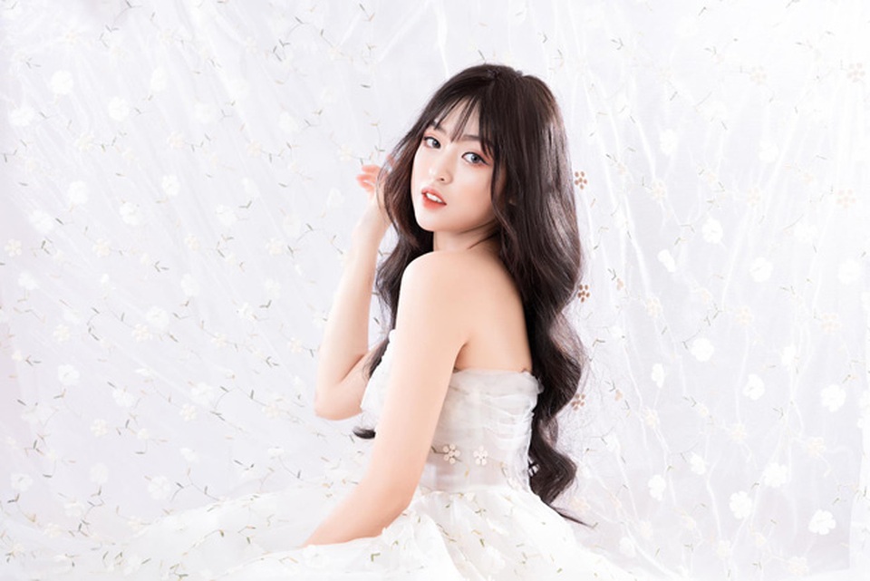Hot girl trứng rán rũ bỏ vẻ ngây thơ, ngày càng gợi cảm và quyến rũ - 12 Hot girl trứng rán rũ bỏ vẻ ngây thơ, ngày càng gợi cảm và quyến rũ - 12