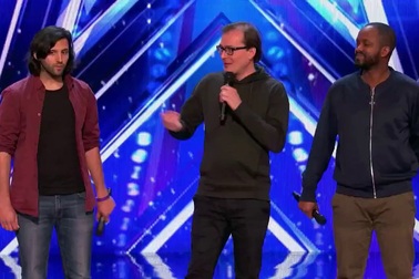 Trình diễn nghệ thuật ánh sáng trên cơ thể