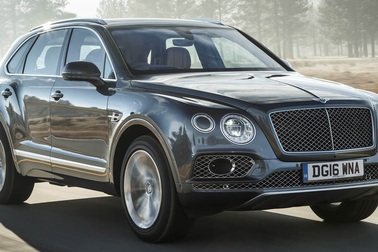 “Nghi vấn” Bentley Bentayga dùng chung động cơ với Porsche Cayenne