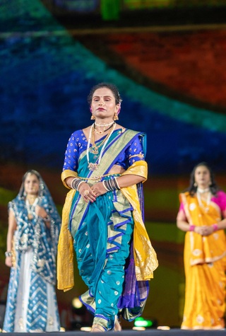 Phu nhân Đại sứ Mỹ, Nhật Bản và nhiều quốc gia trình diễn áo dài Việt Nam - 16