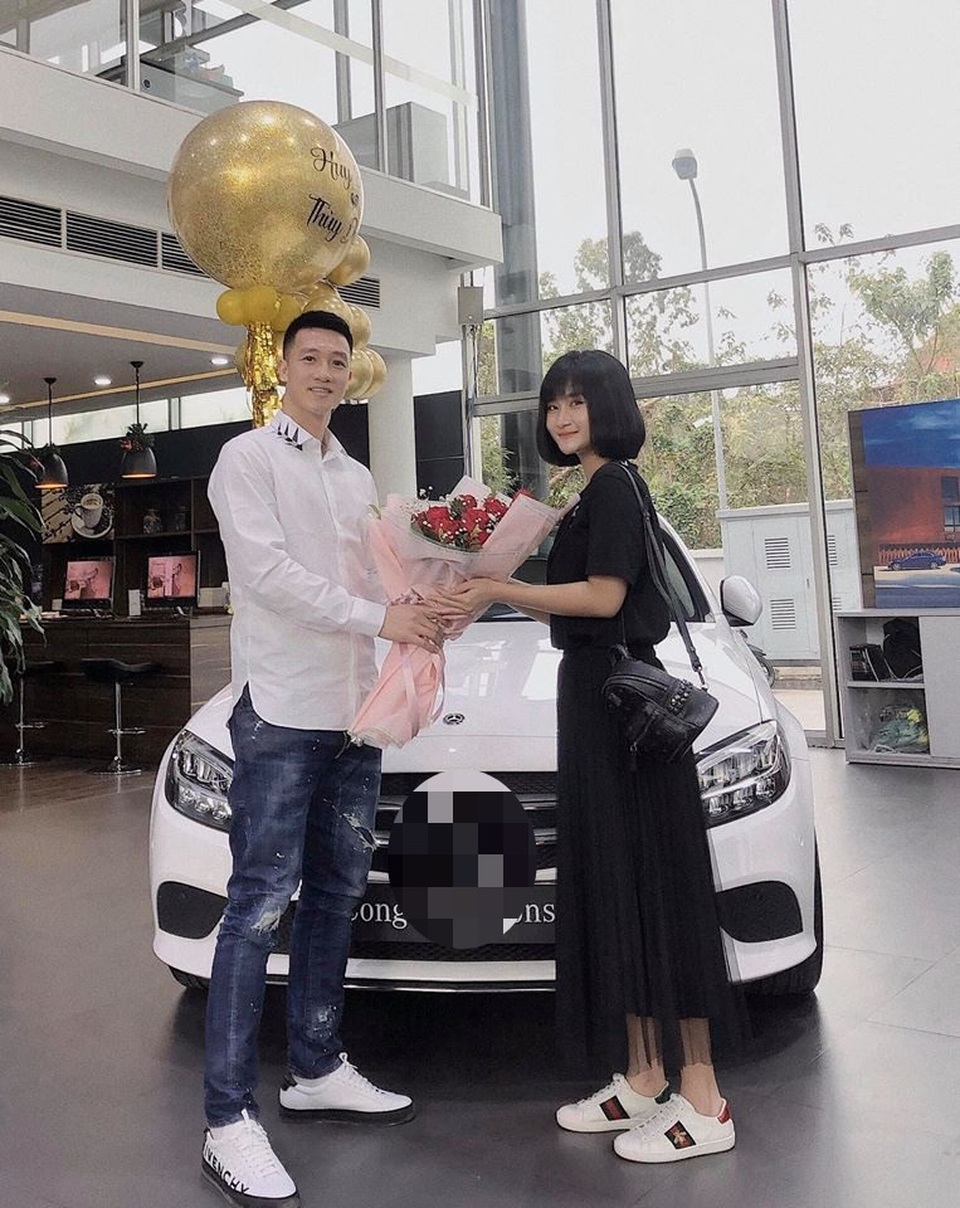 Thêm cặp đôi làng bóng gia nhập câu lạc bộ xe hơi tiền tỷ - 3 Thêm cặp đôi làng bóng gia nhập câu lạc bộ xe hơi tiền tỷ - 3