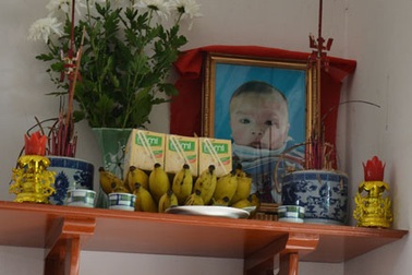 Chồng chết đứng chứng kiến vợ giết con