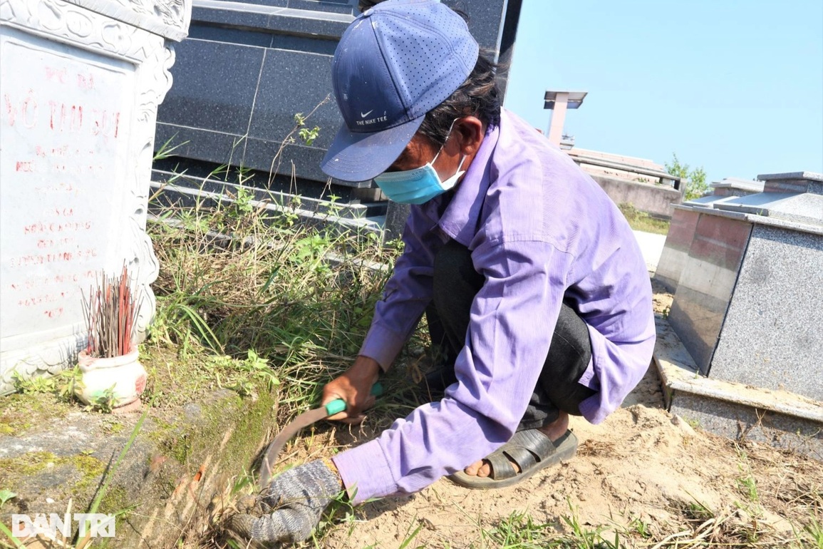 Nghề dọn nhà cho người đã khuất tất bật ngày cuối năm - 3 Nghề dọn nhà cho người đã khuất tất bật ngày cuối năm - 3