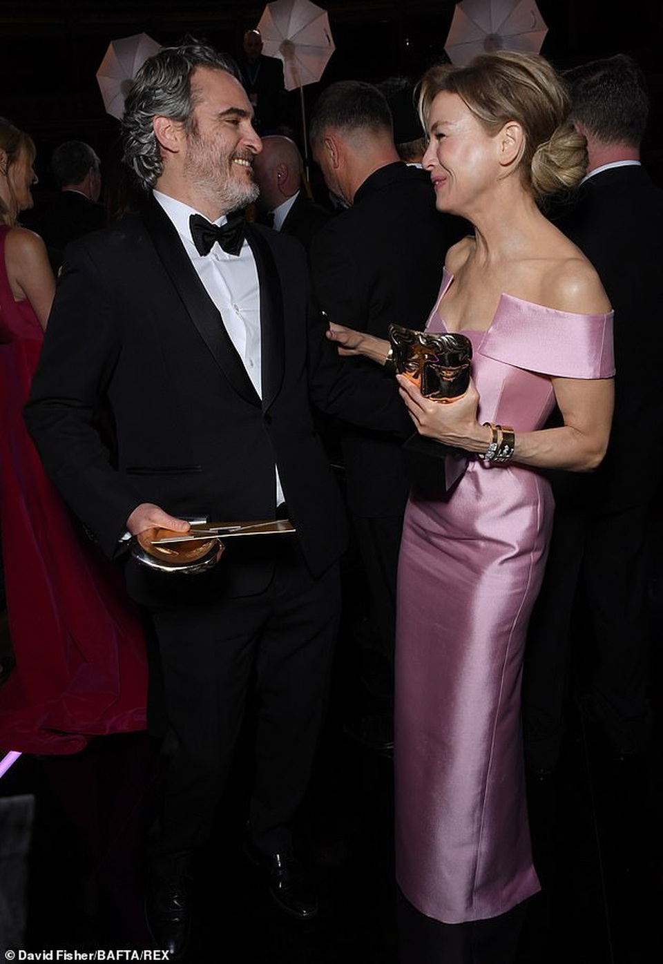 Renee Zellweger tươi tắn tái ngộ Hugh Grant - 7 Renee Zellweger tươi tắn tái ngộ Hugh Grant - 7