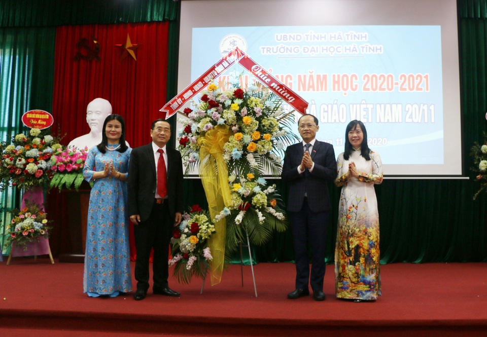 Trường ĐH Hà Tĩnh khai giảng năm học mới - 1 Trường ĐH Hà Tĩnh khai giảng năm học mới - 1