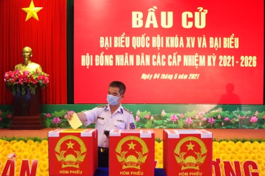 Lực lượng làm nhiệm vụ trên biển hôm nay đi bầu cử sớm nhất nước