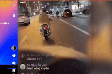 Nhóm "quái xế" đi xe lạng lách trong đêm, phát trực tiếp lên TikTok