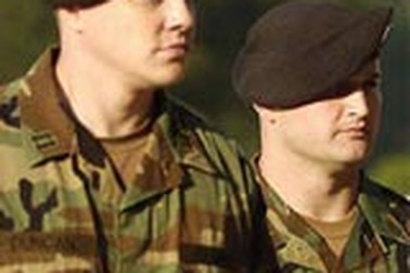 Lính Mỹ dùng chó tra tấn tù nhân