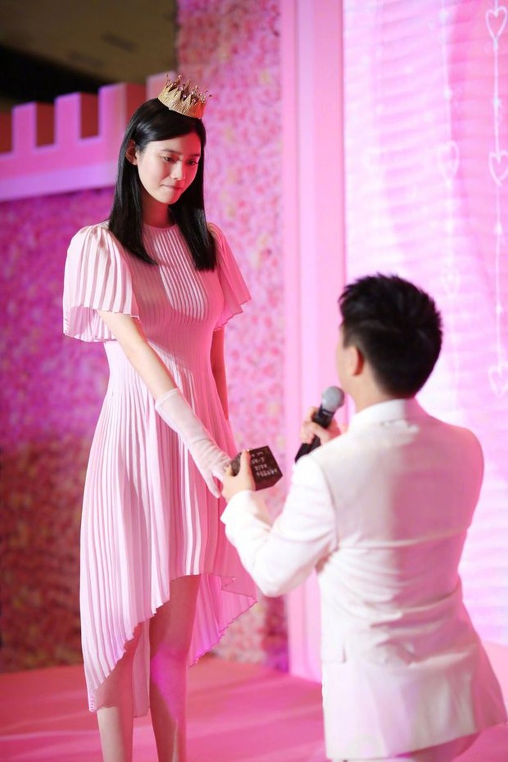Góc khuất trong cuộc sống của thiên thần nội y làm dâu nhà tỷ phú - 2 Góc khuất trong cuộc sống của thiên thần nội y làm dâu nhà tỷ phú - 2