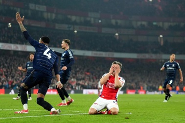 VAR ngoảnh mặt khiến Arsenal mất chiến thắng trước Aston Villa