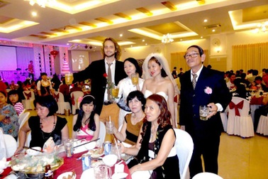 Mai Khôi lên xe hoa