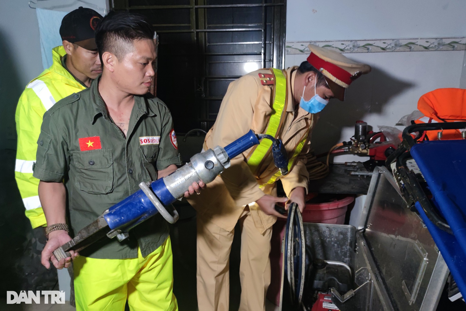 Đội SOS trên cung đường đèo tử thần ở Kon Tum - 16 Đội SOS trên cung đường đèo tử thần ở Kon Tum - 16