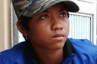 Truy tìm gốc tích thiếu niên nói ngôn ngữ lạ, đi lạc không biết đường về