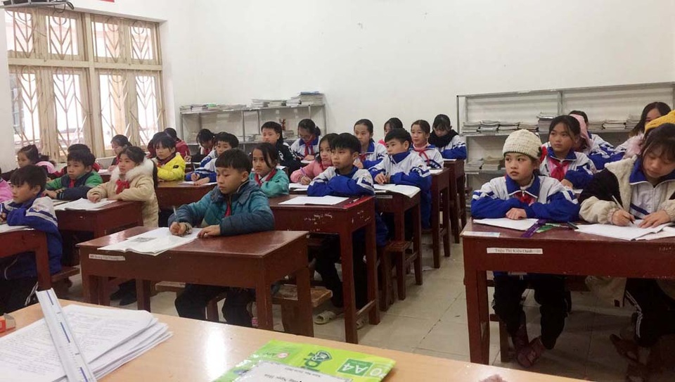 Rét cắt da cắt thịt, giáo viên và học sinh miền núi chật vật chống chọi - 9 Rét cắt da cắt thịt, giáo viên và học sinh miền núi chật vật chống chọi - 9