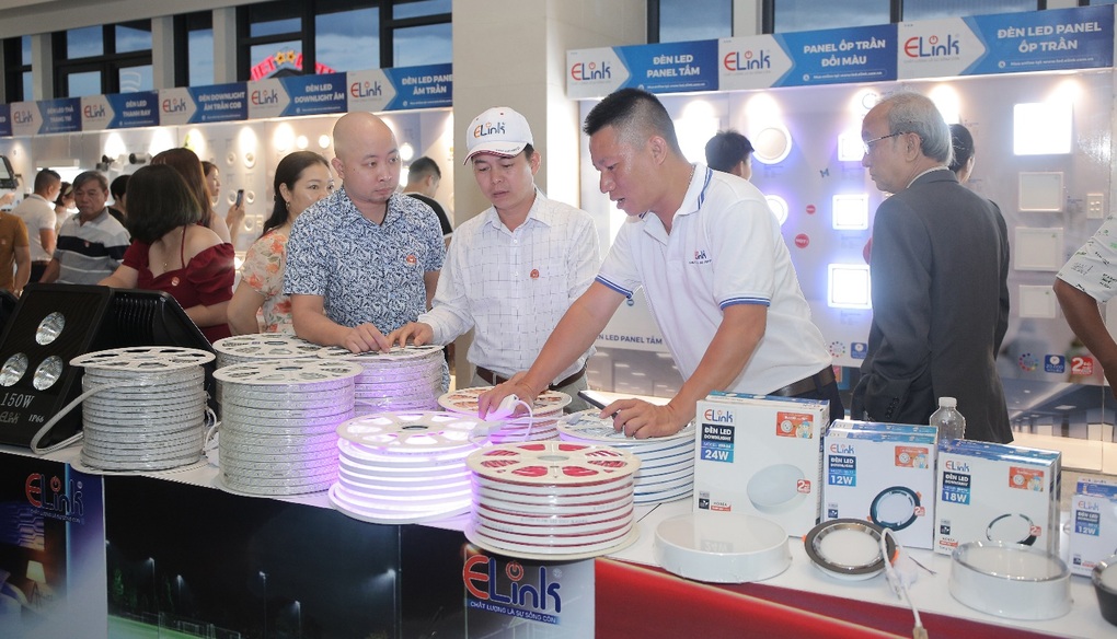 Hội nghị khách hàng Elink 2022 với chủ đề New light - New life - 1 Hội nghị khách hàng Elink 2022 với chủ đề New light - New life - 1