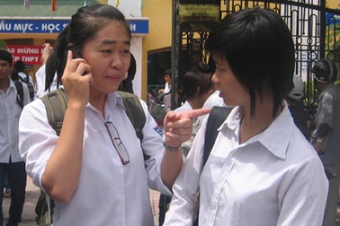 Cần giáo dục văn hóa sử dụng điện thoại cho học sinh