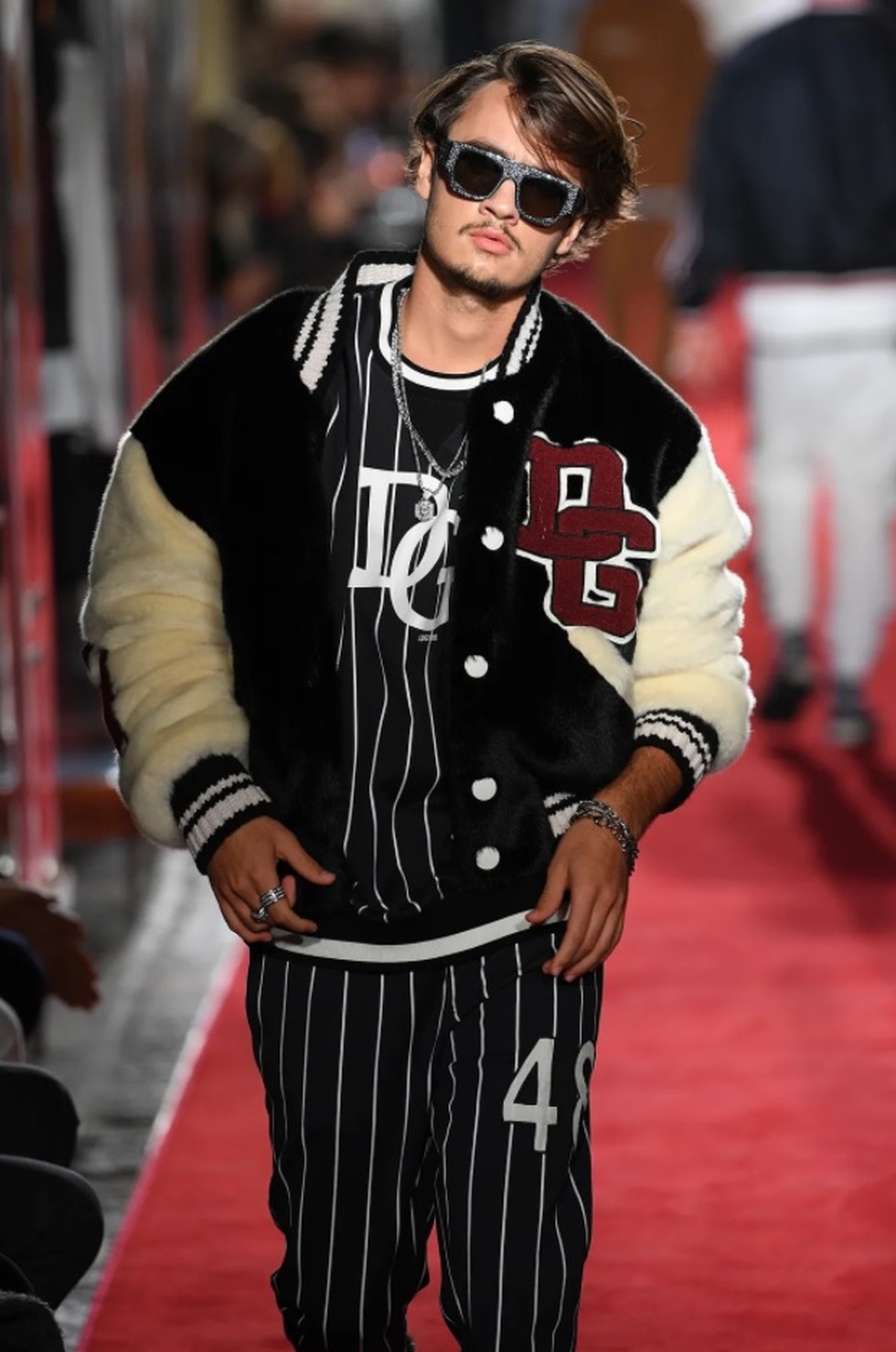 Muốn trở thành người mẫu phải là... con nhà giàu - 7