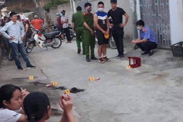Bắt nghi can chém bố vợ và con nhỏ lẩn trốn trong nghĩa trang