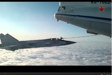  Màn tiếp nhiên liệu trên không ngoạn mục của MiG-31