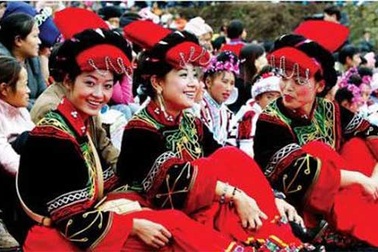 Lạ kỳ tục... sờ ngực thiếu nữ trong tháng cô hồn