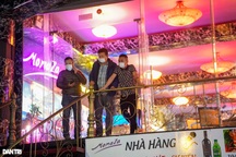 Cận cảnh nhà hàng Monaza bị phong tỏa, 126 người vạ vật chờ xét nghiệm