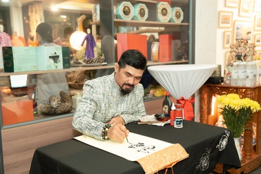 Kỹ nghệ đặc biệt trong cuốn thư pháp kỷ lục về Đại tướng Võ Nguyên Giáp