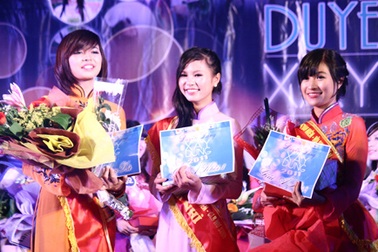 Đêm tỏa hương sắc nữ sinh “Hoa của đá”