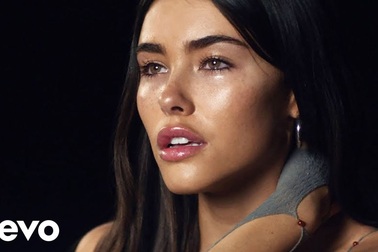 Madison Beer khoe giọng hát