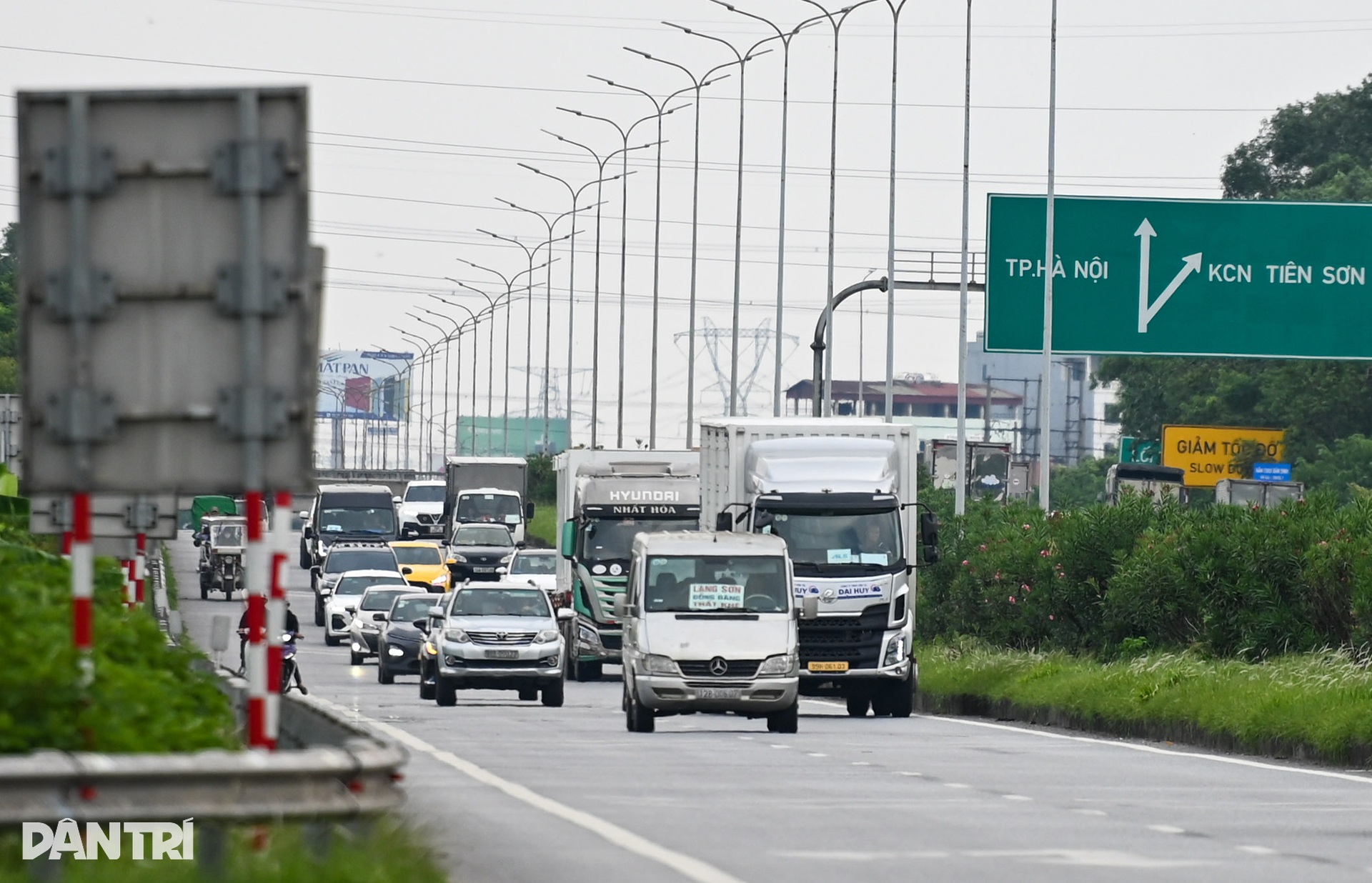Bám làn 90km/h, xe tải rùa bò chạy 50-60km/h - 5 Bám làn 90km/h, xe tải rùa bò chạy 50-60km/h - 5