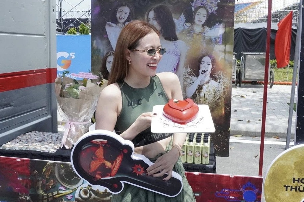 Hoàng Thùy Linh tuổi 37: Sống kín tiếng, vừa trở lại đã gây sốt với Đen Vâu - 6 Hoàng Thùy Linh tuổi 37: Sống kín tiếng, vừa trở lại đã gây sốt với Đen Vâu - 6
