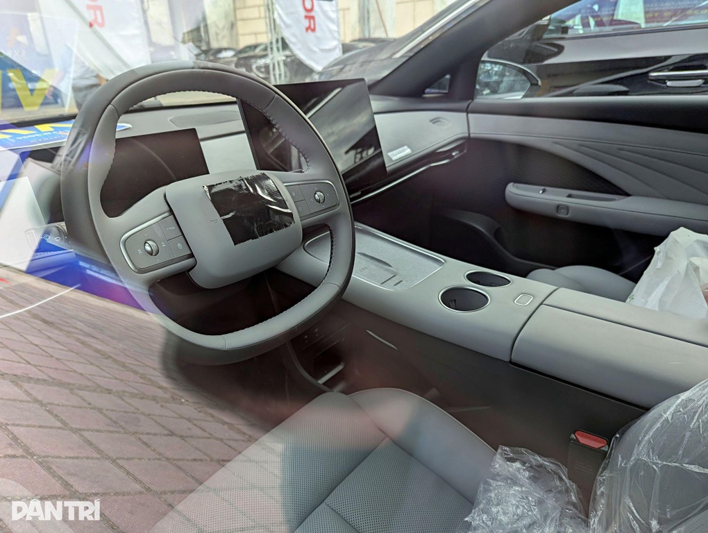 Sedan chạy điện Nissan về Việt Nam: Ngang cỡ Camry, đi 635km mỗi lần sạc - 3 Sedan chạy điện Nissan về Việt Nam: Ngang cỡ Camry, đi 635km mỗi lần sạc - 3