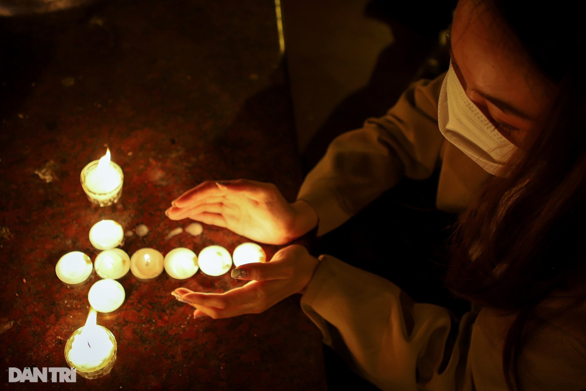 Hình ảnh ấn tượng tại lễ tưởng niệm đồng bào đã mất trong đại dịch Covid-19 - 34