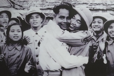 Khai mạc triển lãm kỷ niệm tình hữu nghị Việt - Lào