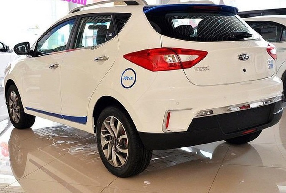 Ô tô nhập khẩu chứa bản đồ đường lưỡi bò: Buộc tái xuất - 1 Ô tô nhập khẩu chứa bản đồ đường lưỡi bò: Buộc tái xuất - 1