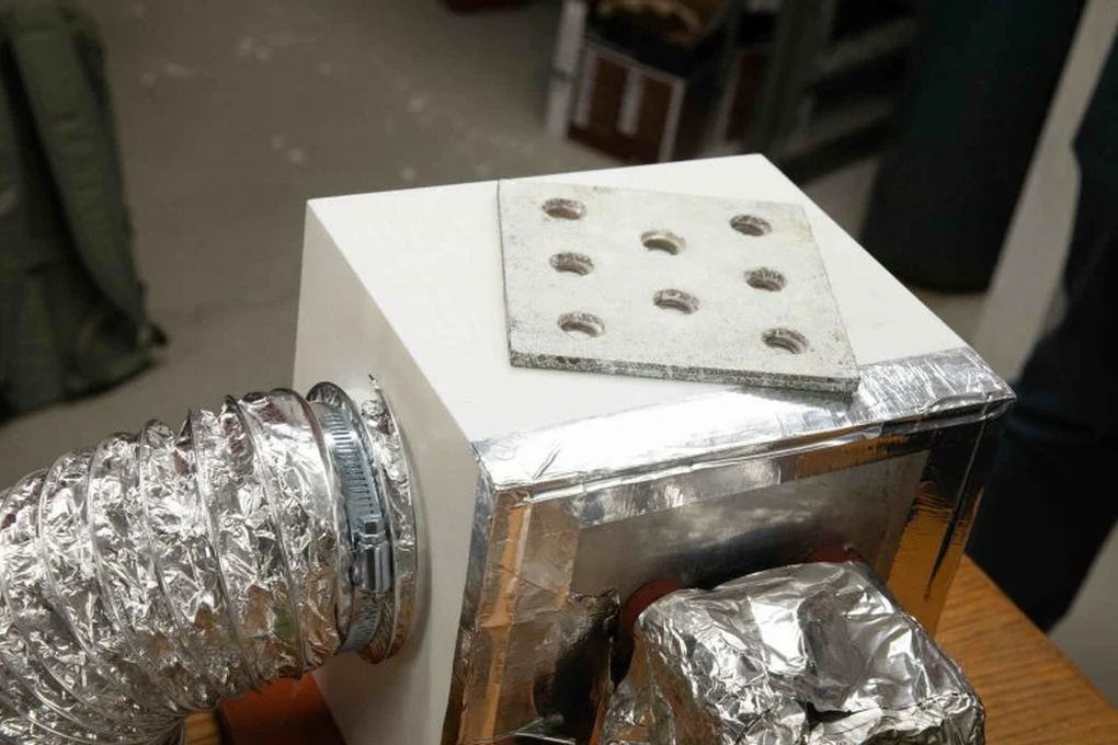 Thiết bị nhỏ bé tạo 5 lít nước sạch từ không khí mỗi ngày - 1 Thiết bị nhỏ bé tạo 5 lít nước sạch từ không khí mỗi ngày - 1