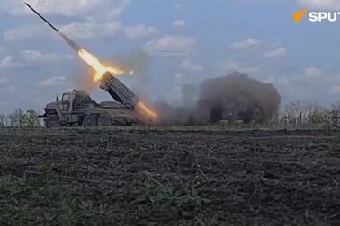 Siêu pháo "Cơn lốc lửa" Nga khai hỏa, phá hủy cứ điểm Ukraine