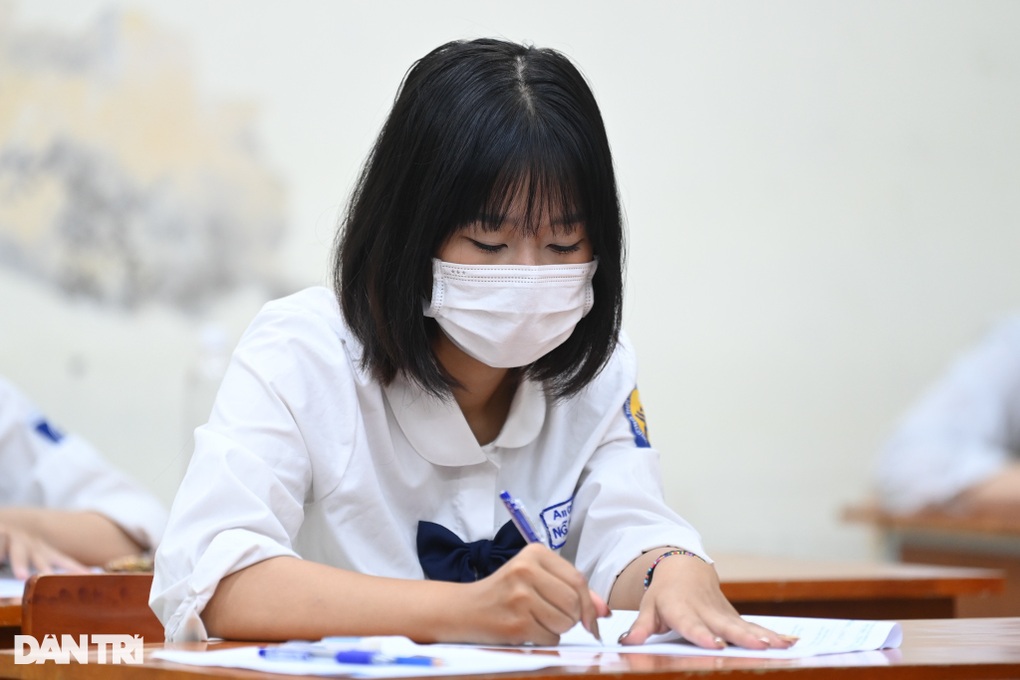 Hình ảnh đầu tiên thí sinh cả nước bước vào kỳ thi tốt nghiệp khốc liệt - 12 Hình ảnh đầu tiên thí sinh cả nước bước vào kỳ thi tốt nghiệp khốc liệt - 12