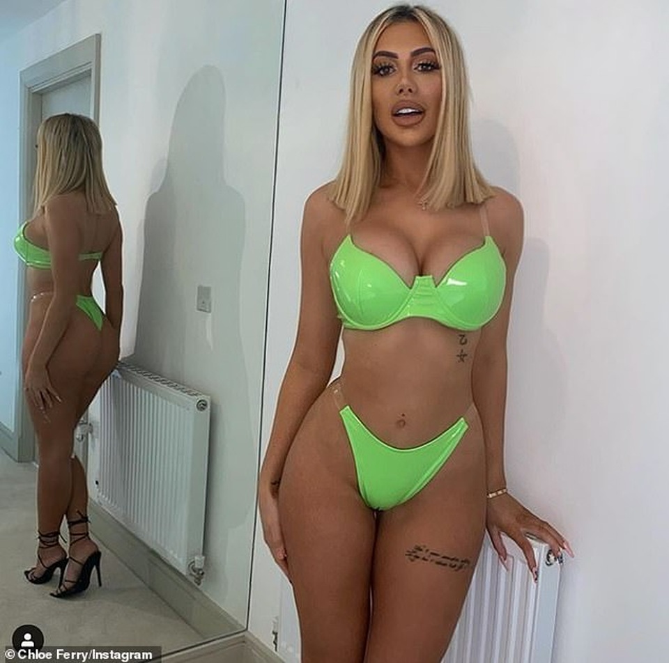 Chloe Ferry bốc lửa khi ở nhà chống dịch - 1 Chloe Ferry bốc lửa khi ở nhà chống dịch - 1