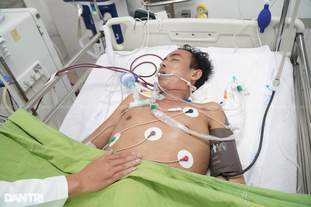 Cha nghèo của 3 con thơ đột ngột mắc trọng bệnh, gia đình khẩn cầu bạn đọc giúp đỡ - 2 Cha nghèo của 3 con thơ đột ngột mắc trọng bệnh, gia đình khẩn cầu bạn đọc giúp đỡ - 2