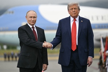 Tổng thống Trump bắt tay Tổng thống Putin, thượng đỉnh Nga - Mỹ bắt đầu