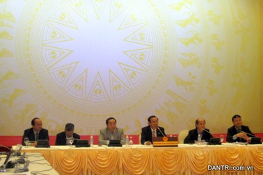 Ngân hàng thừa tiền: “Đừng để đầu năm dư dả, cuối năm vất vả”