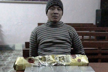 Bắt đối tượng “cõng” ma túy đá từ Lào về Việt Nam