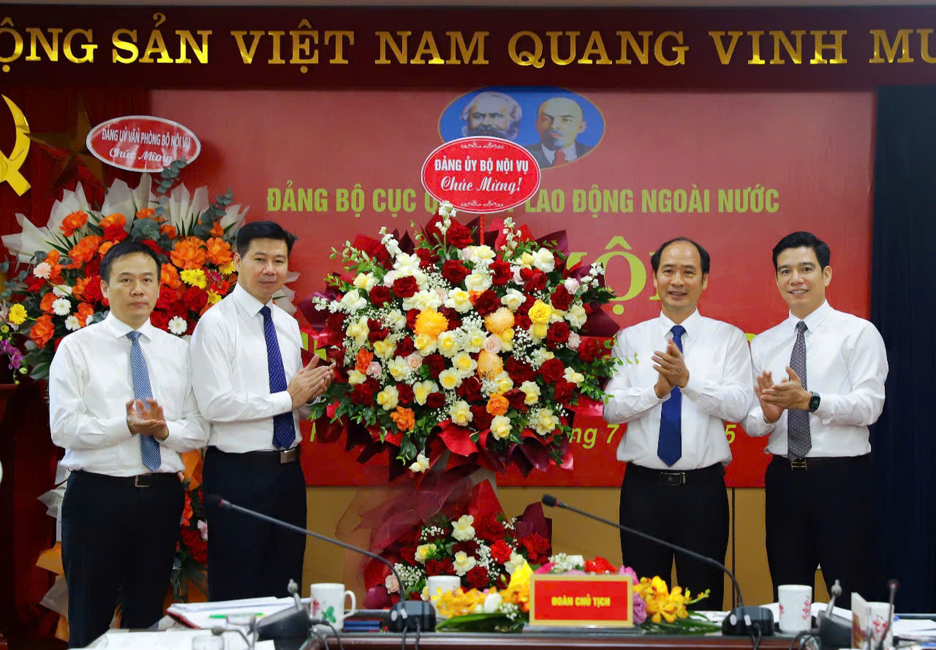 Mục tiêu đưa nửa triệu lao động ra nước ngoài làm việc 5 năm tới - 2 Mục tiêu đưa nửa triệu lao động ra nước ngoài làm việc 5 năm tới - 2