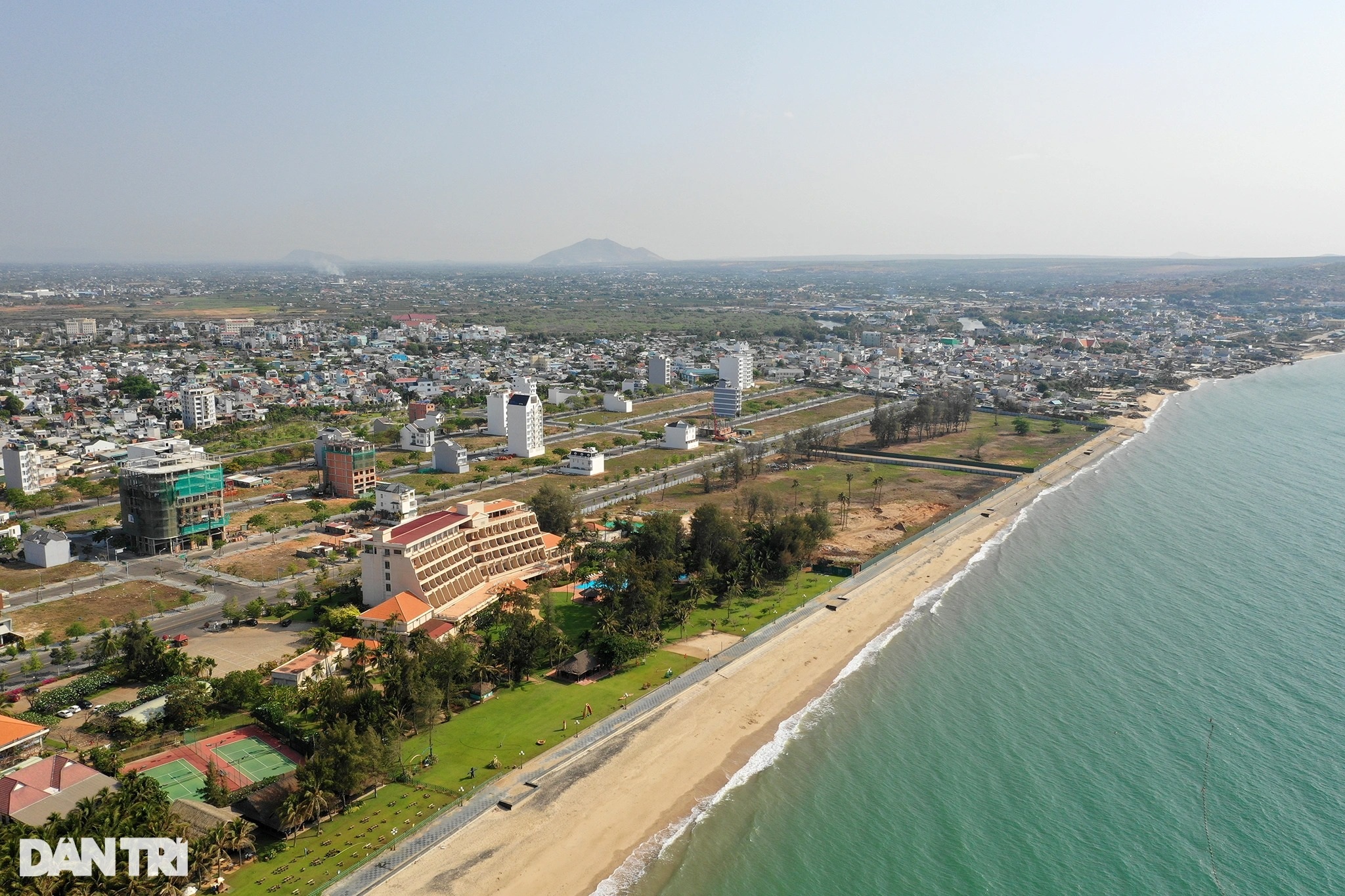 Cận cảnh dự án biến sân golf thành khu đô thị đang bị Bộ Công an kiểm tra - 2 Cận cảnh dự án biến sân golf thành khu đô thị đang bị Bộ Công an kiểm tra - 2