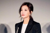 Xôn xao thông tin Triệu Vy bất ngờ bị đóng băng tài sản