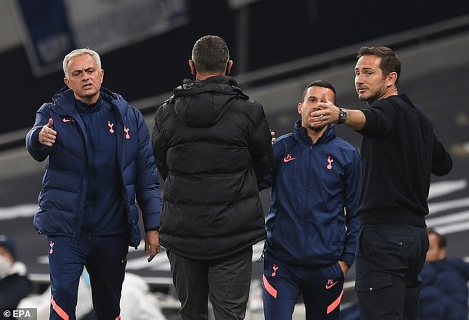HLV Mourinho khẩu chiến dữ dội với đồng nghiệp Lampard - 2 HLV Mourinho khẩu chiến dữ dội với đồng nghiệp Lampard - 2