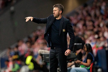 HLV Carrick lý giải thất bại của Man Utd, Martinez chỉ trích ban lãnh đạo